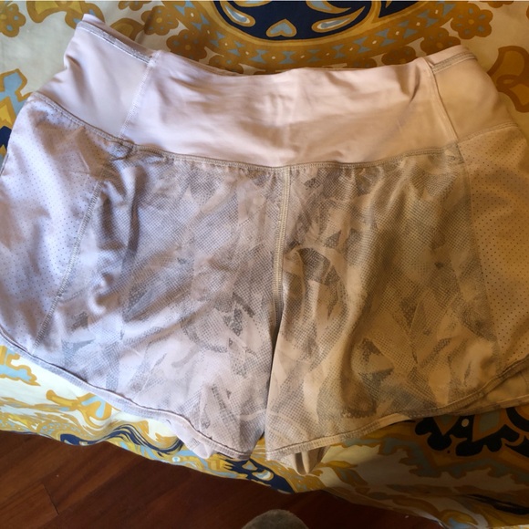 Perfect condition Lululemon speed up short - Picture 2 of 7